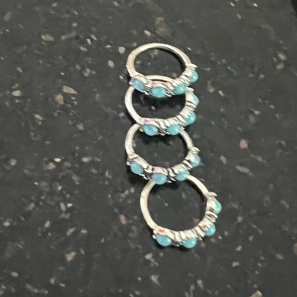 Ring 4 pc - Picture 2 of 2